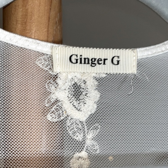 Ginger G M White Lace Kimono/. Beautiful floral embroidery, very flowy.EUC - Picture 3 of 5